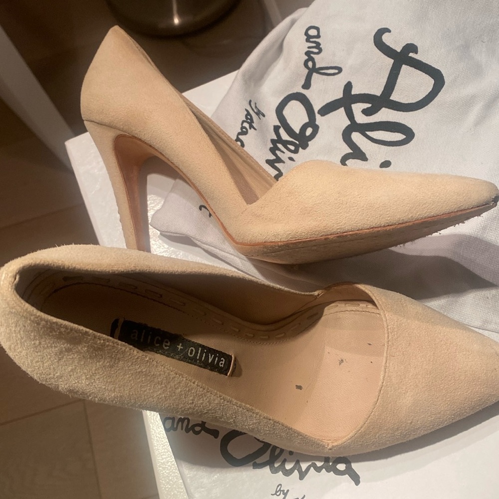 ALICE and Olivia nude pumps 38 1/2